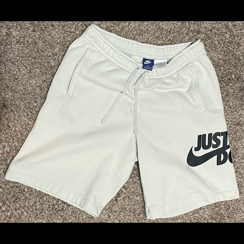 Nike Just Do It Cream Basketball Shorts L